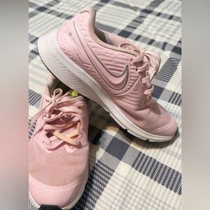 Nike girls Soft Pink Sneakers size 4 .5 youth .